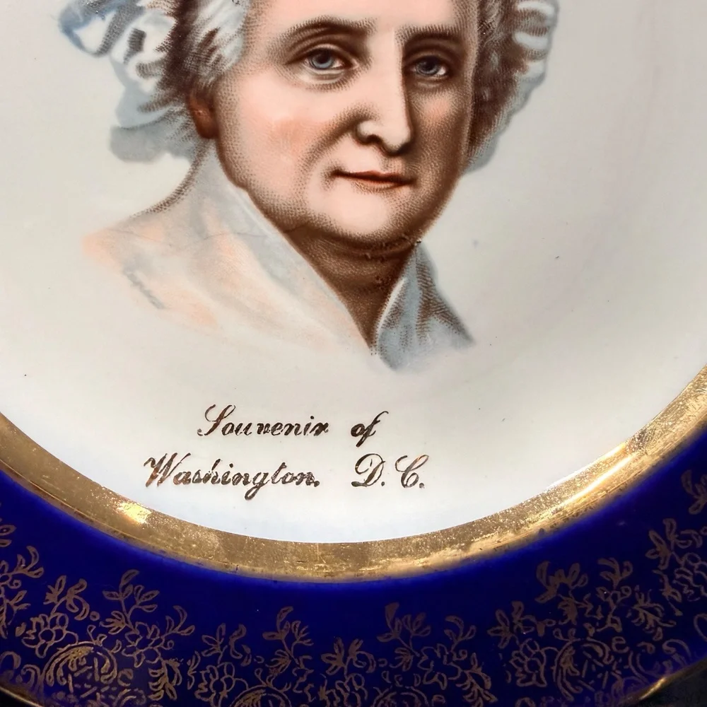 A CAPSCO PRODUCT Washington, D.C. Capitol Souvenir Plates 22 Karat Gold (2)